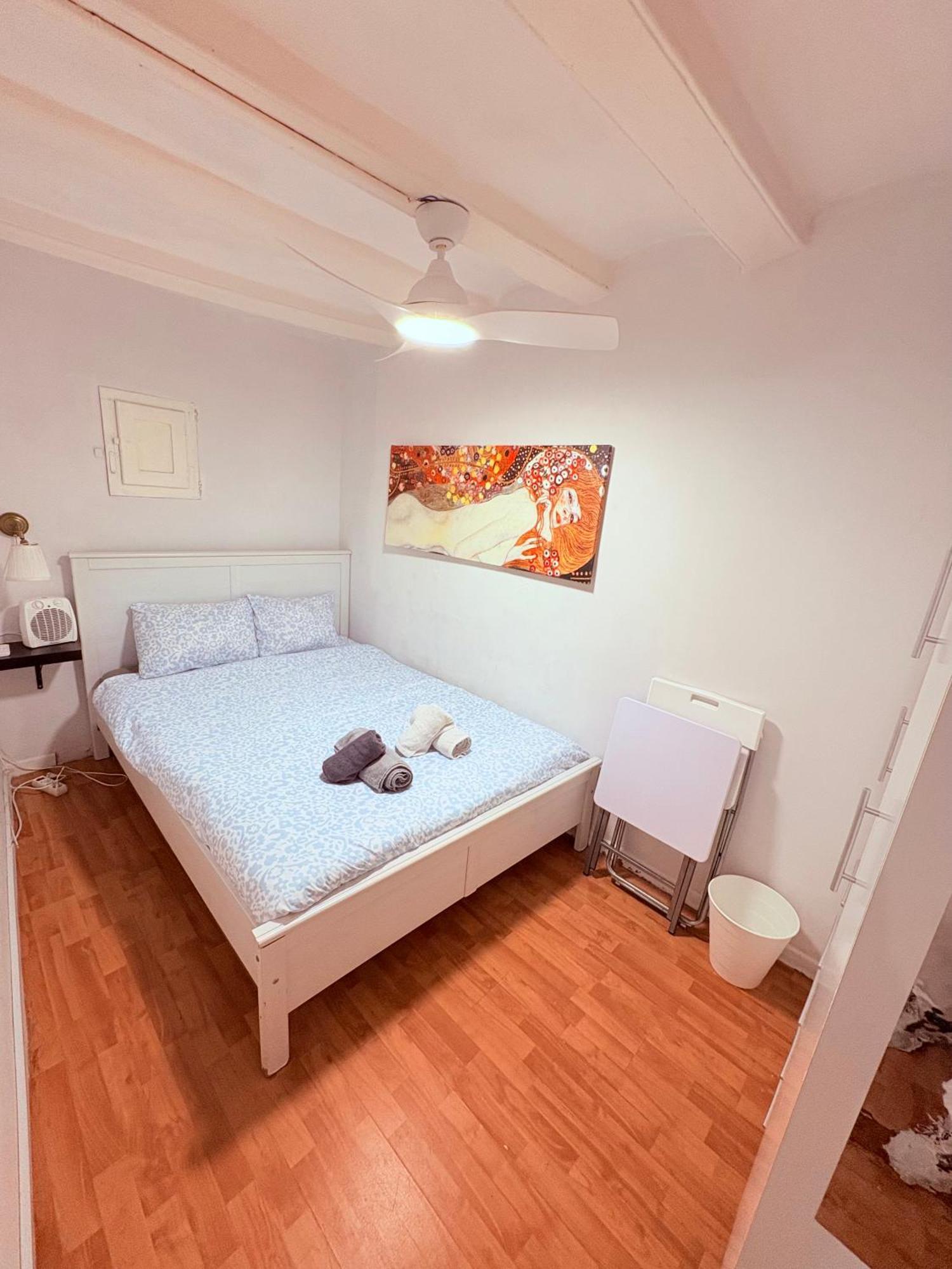 Stunning Flat For 6 People 3 Blocks From The Beach Plus Welcome Breakfast Барселона Экстерьер фото