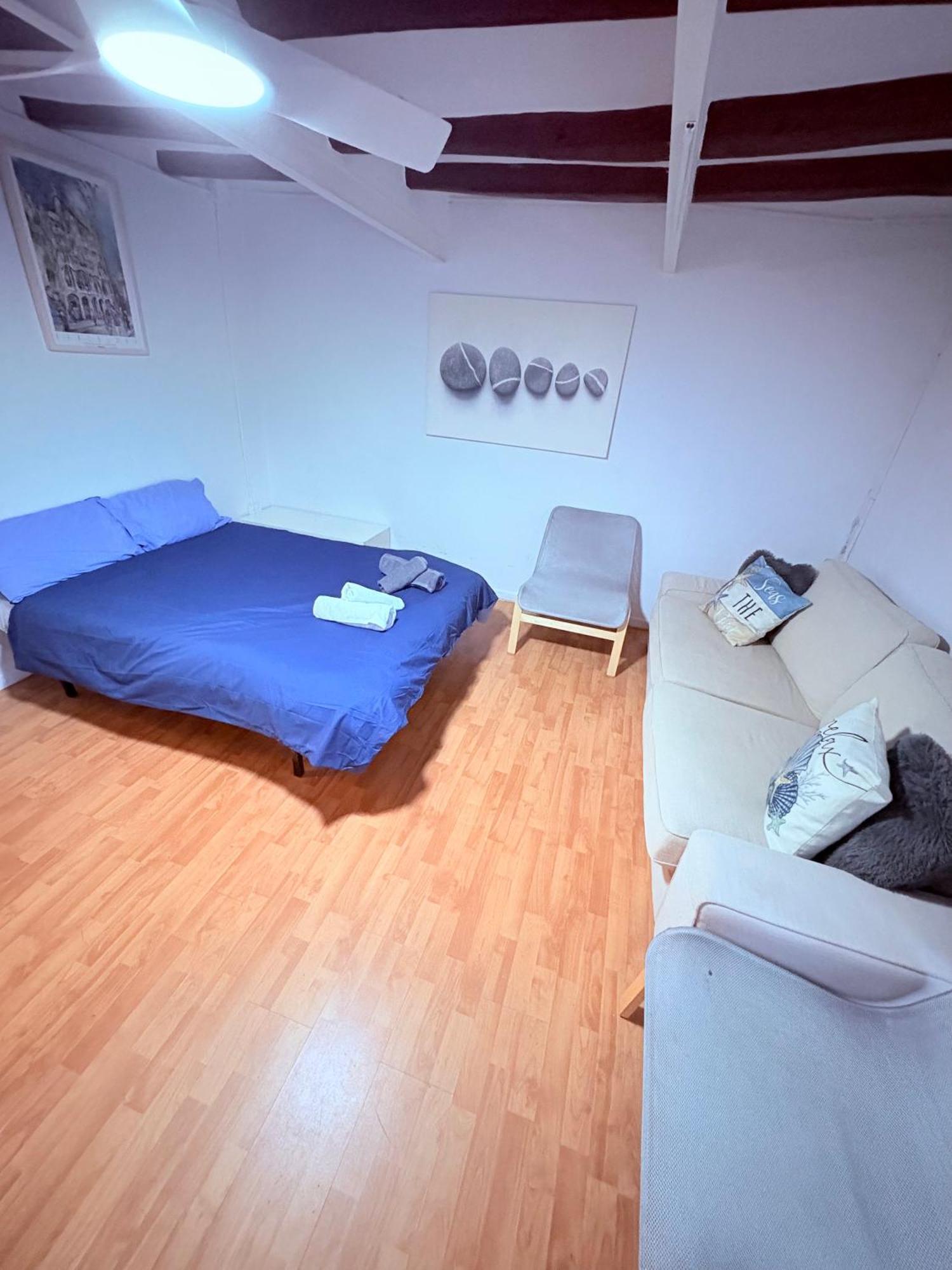 Stunning Flat For 6 People 3 Blocks From The Beach Plus Welcome Breakfast Барселона Экстерьер фото