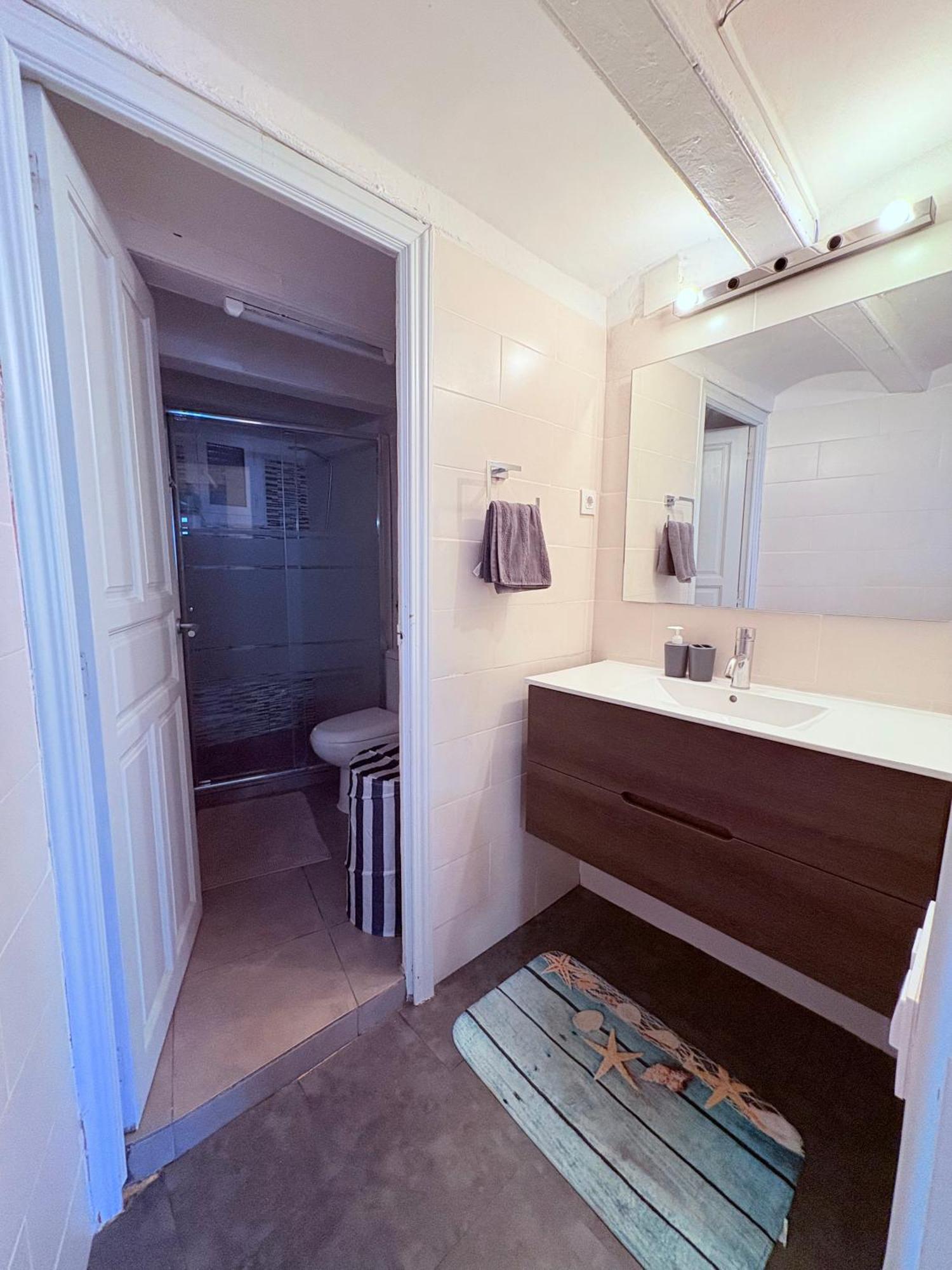 Stunning Flat For 6 People 3 Blocks From The Beach Plus Welcome Breakfast Барселона Экстерьер фото