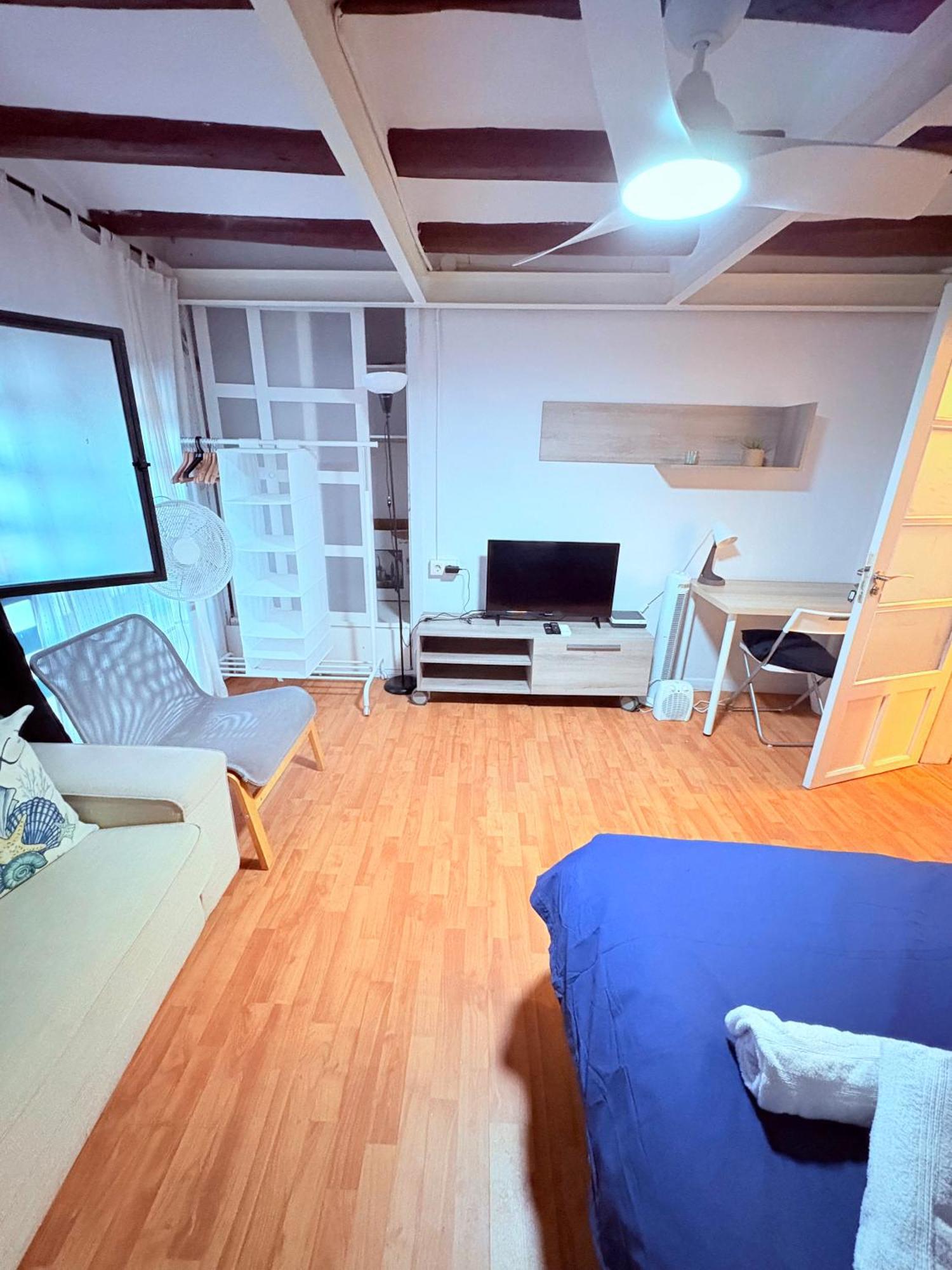Stunning Flat For 6 People 3 Blocks From The Beach Plus Welcome Breakfast Барселона Экстерьер фото