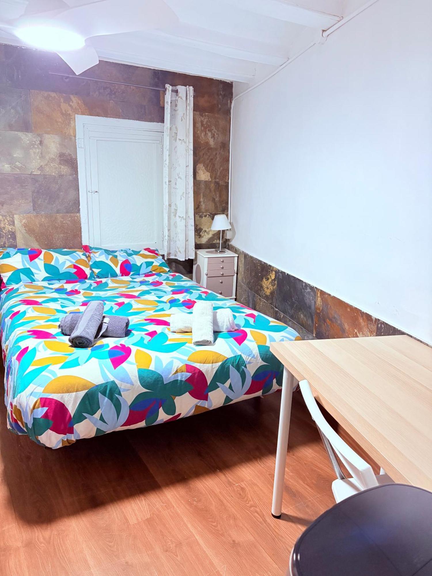Stunning Flat For 6 People 3 Blocks From The Beach Plus Welcome Breakfast Барселона Экстерьер фото